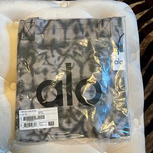 BRAND NEW Alo canvas tote.